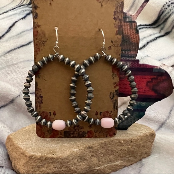 ❤️ 3mm Desert Pearl & Queen Pink Conch Southwestern Dangle Hoop Earrings 9.4gms - Picture 4 of 12